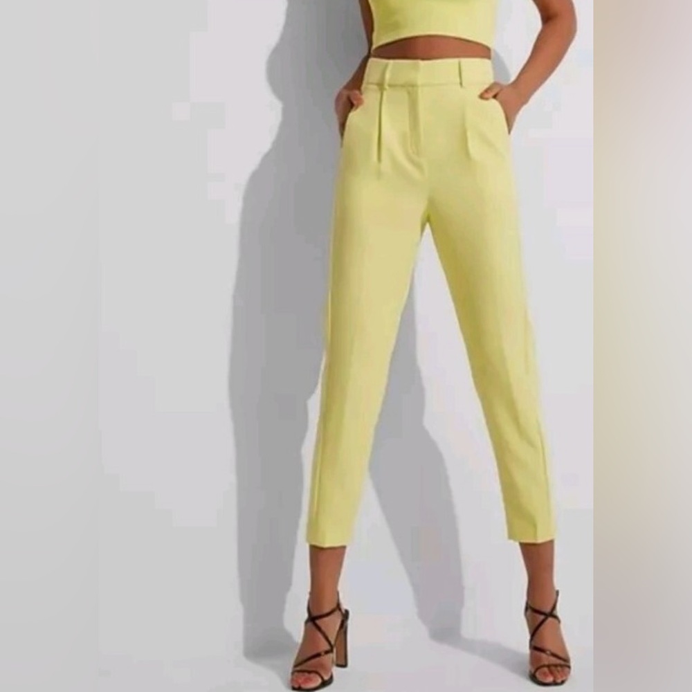 NWT EXPRESS 12S high waisted pleated ankle pants in bright green-yellow color